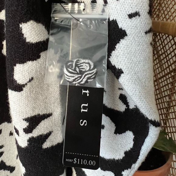 Cyrus black and white floral printed cardiagn - Beautiful!!! - Picture 5 of 6